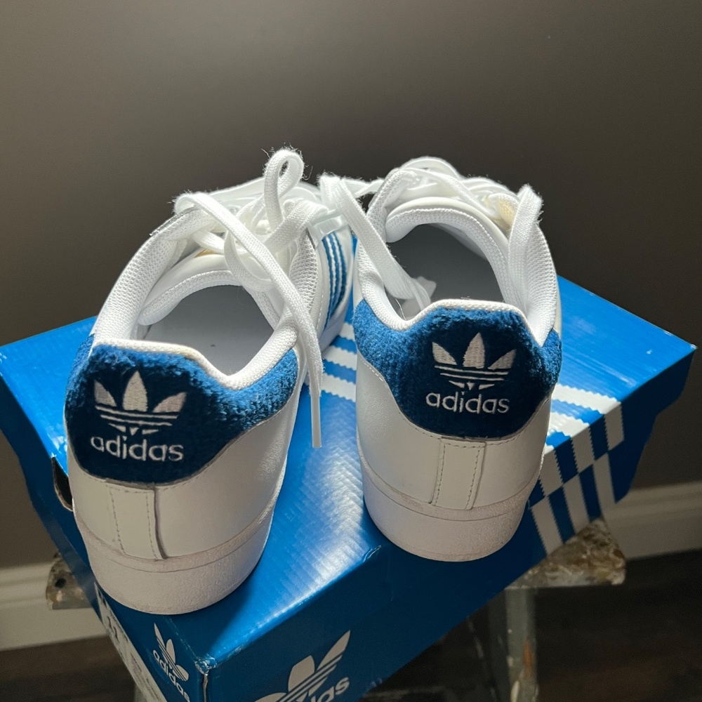 Mens Adidas Superstar size 11 White with Blue - Picture 6 of 10